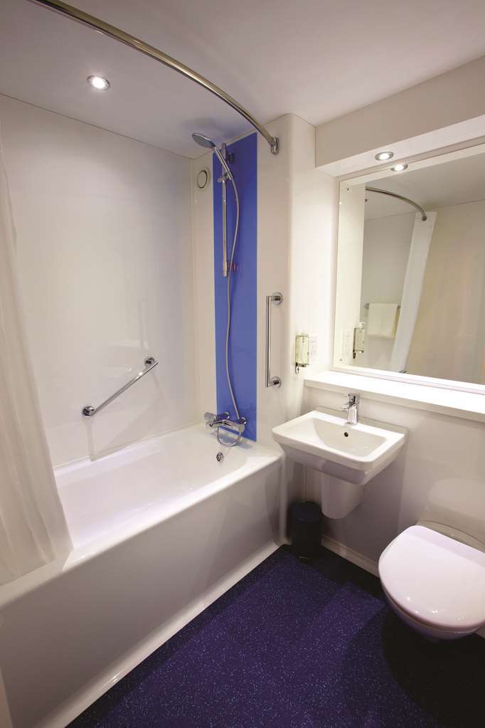 Travelodge Birmingham Oldbury Олдбері Номер фото