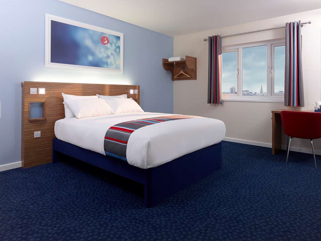 Travelodge Birmingham Oldbury Олдбері Номер фото