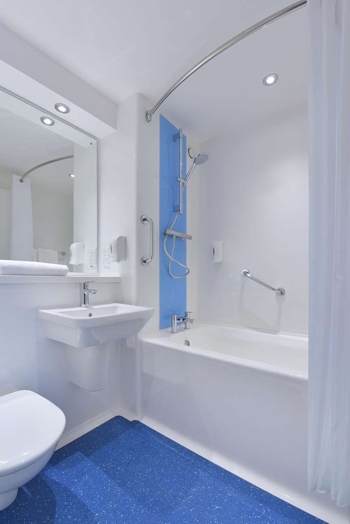 Travelodge Birmingham Oldbury Олдбері Номер фото